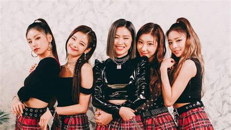 how old are the members of itzy